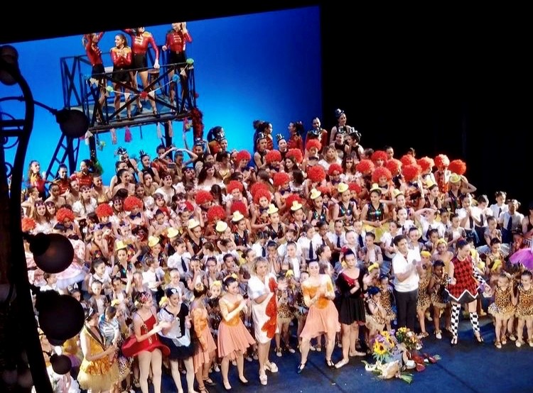 Imatge de festa a l'escola de dansa